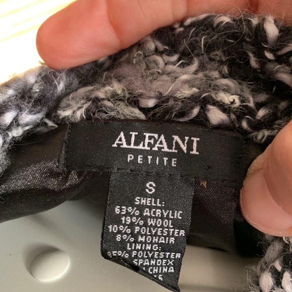 Alfa I petites wide cropped arm cropped knit jacket. Worn twice - Picture 3 of 4